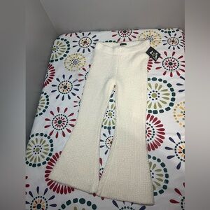 NWT Art Class Light White Flare Leg Elastic Waist Cozy Pants Size: S 6/6X